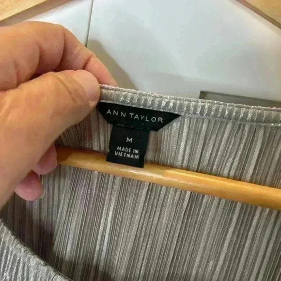 Ann Taylor Medium blouse metallic - Picture 3 of 10